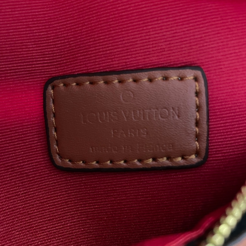 LV Sherpa hip pac. Excellent condition, high quality